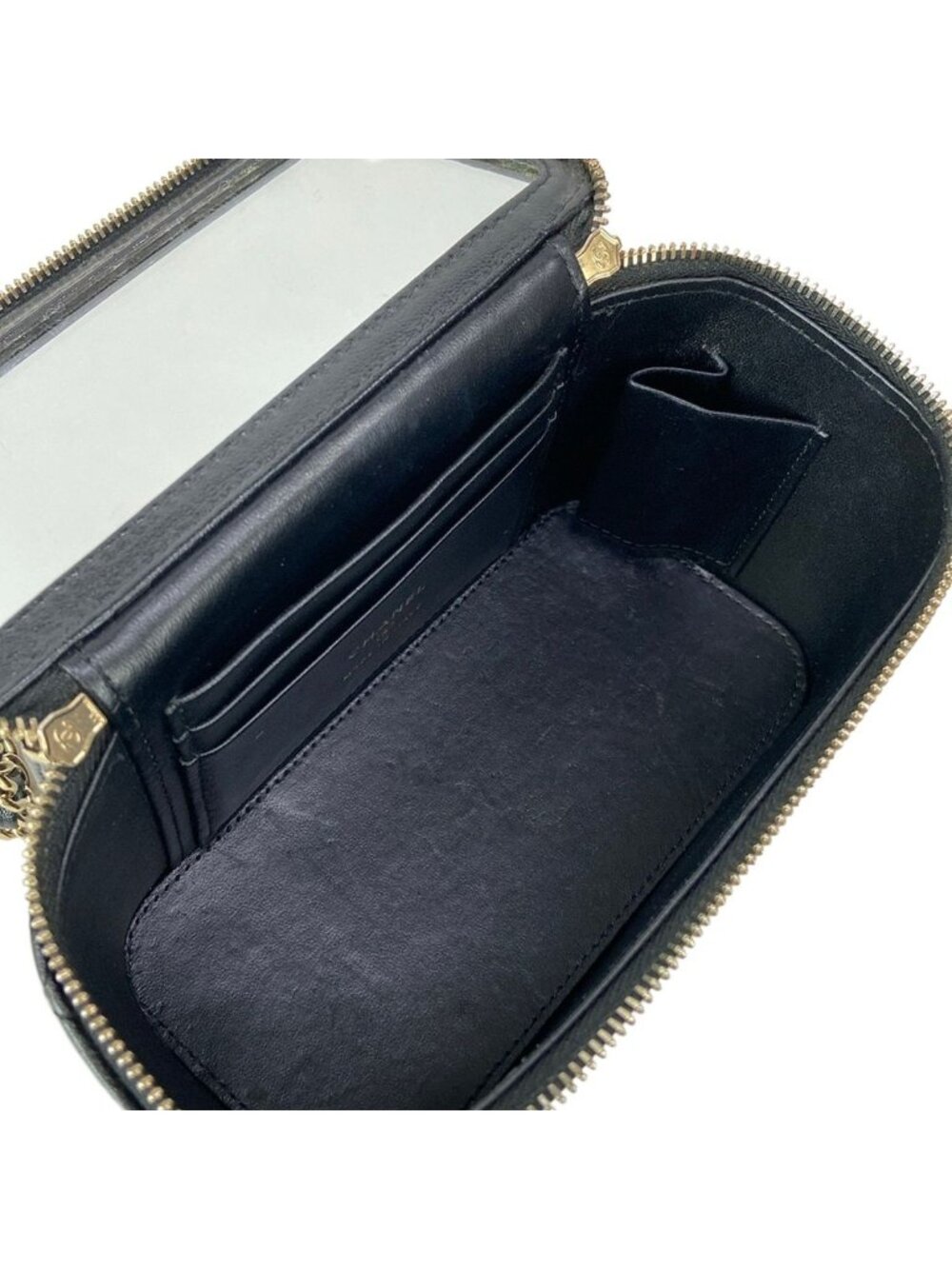 ★SOLD★ Chanel Vanity Bag Casematelasse Black Gold Lambskin - Picture 10 of 15